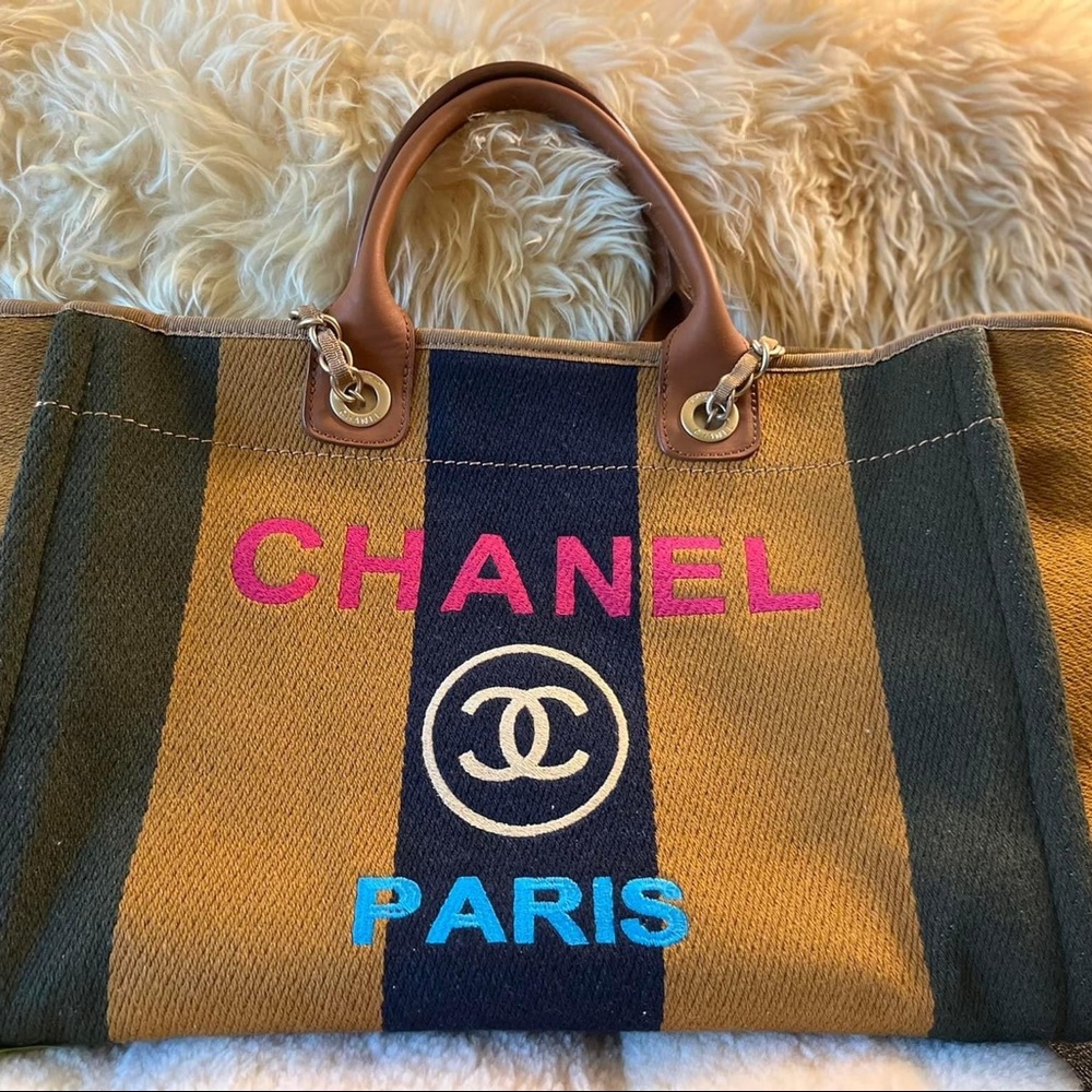 Large two way tote. Stripe canvas. 100% leather handle.